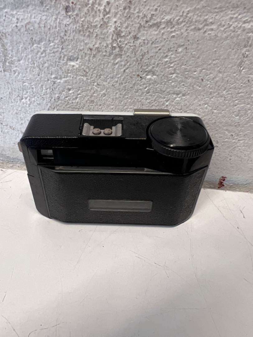 Vintage Kodak Instamatic 33 Camera with Case - As-Is Display Piece - 2ndhandwarehouse.com