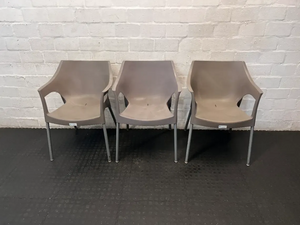 Contour Plastic Armchair - Visible Rust on Legs - 2ndhandwarehouse.com