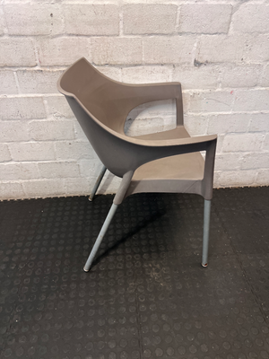 Contour Plastic Armchair - Visible Rust on Legs - 2ndhandwarehouse.com