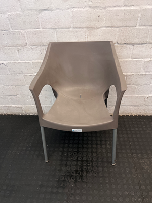 Contour Plastic Armchair - Visible Rust on Legs - 2ndhandwarehouse.com