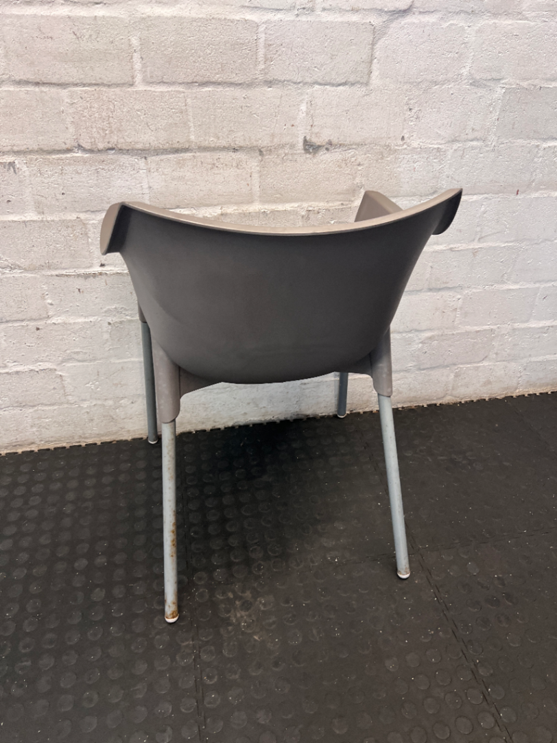 Contour Plastic Armchair - Visible Rust on Legs - 2ndhandwarehouse.com
