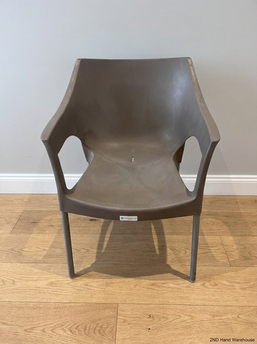 Contour Plastic Armchair - Visible Rust on Legs - 2ndhandwarehouse.com