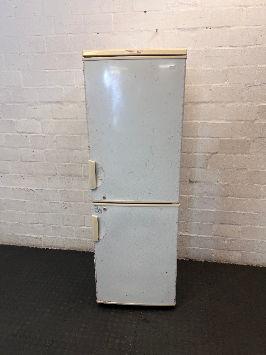 Fridge Freezer - Visible Rust & Interior Door Crack - 2ndhandwarehouse.com