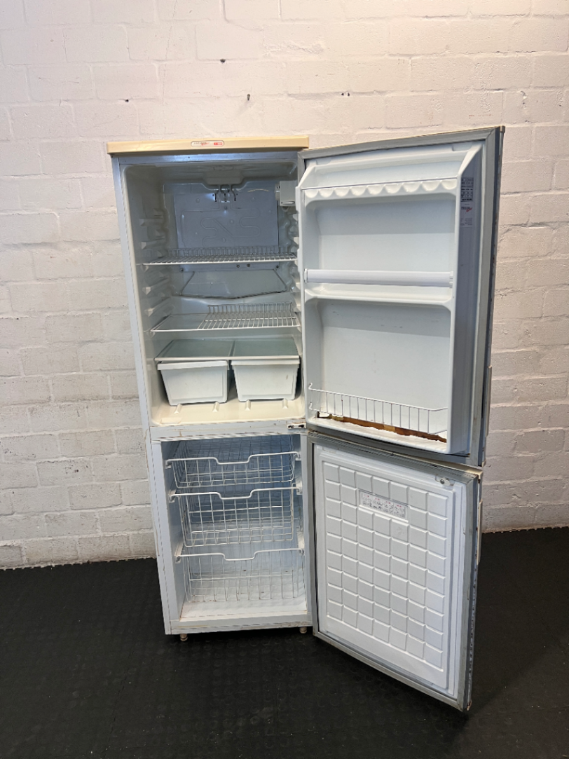 Fridge Freezer - Visible Rust & Interior Door Crack - 2ndhandwarehouse.com
