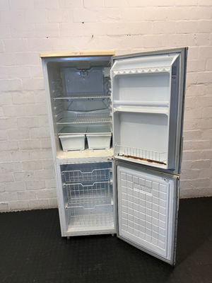 Fridge Freezer - Visible Rust & Interior Door Crack - 2ndhandwarehouse.com