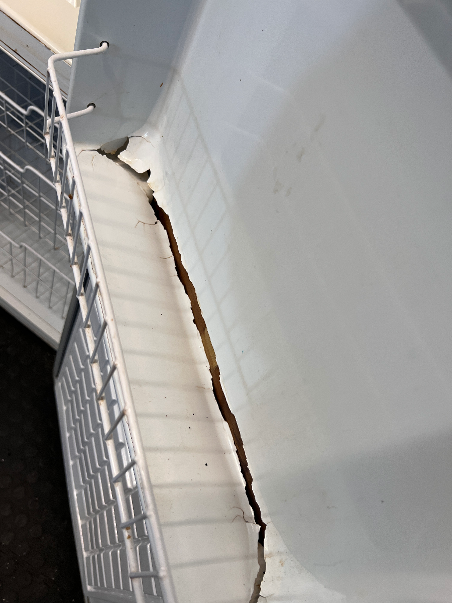 Fridge Freezer - Visible Rust & Interior Door Crack - 2ndhandwarehouse.com