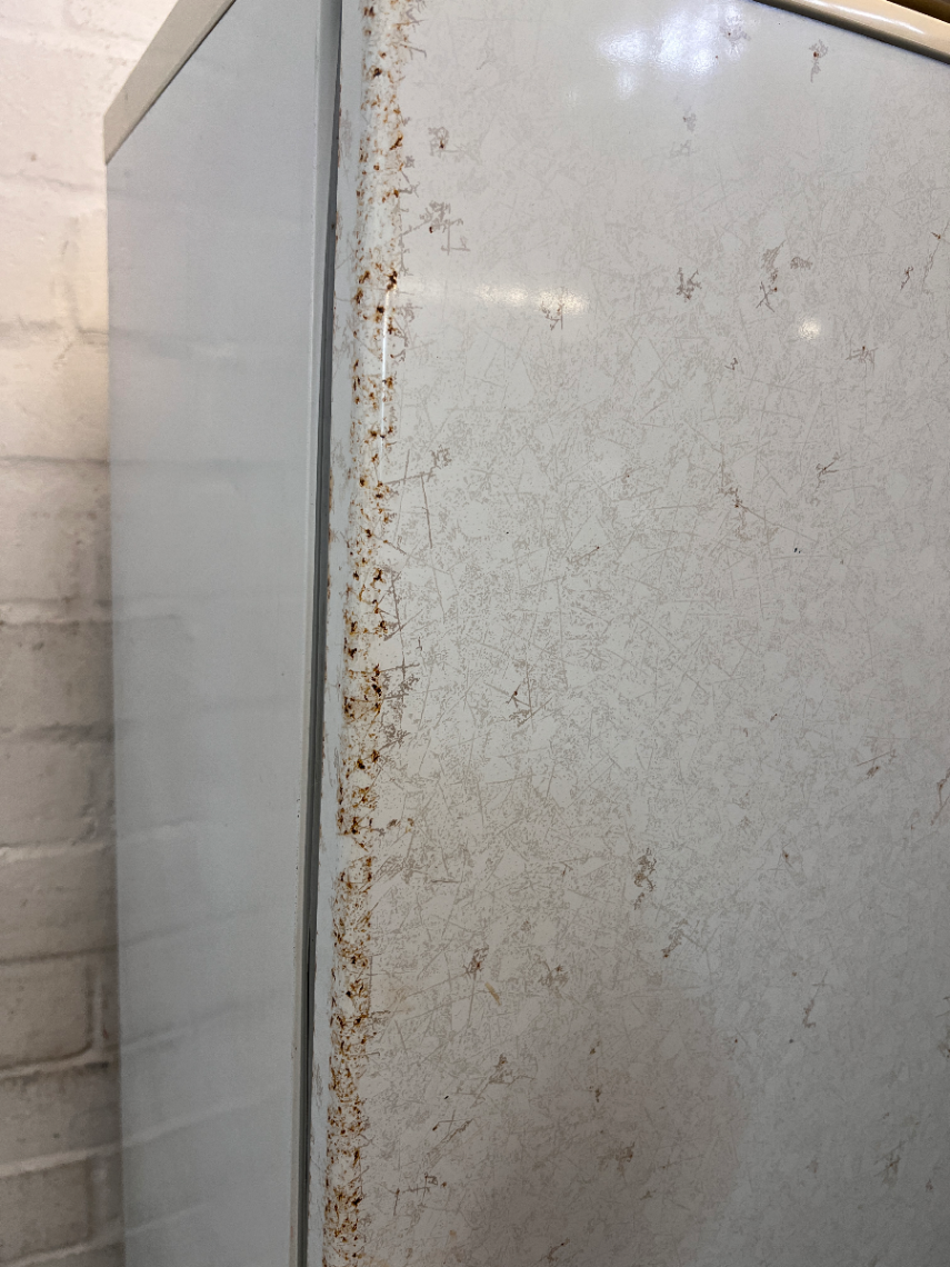 Fridge Freezer - Visible Rust & Interior Door Crack - 2ndhandwarehouse.com