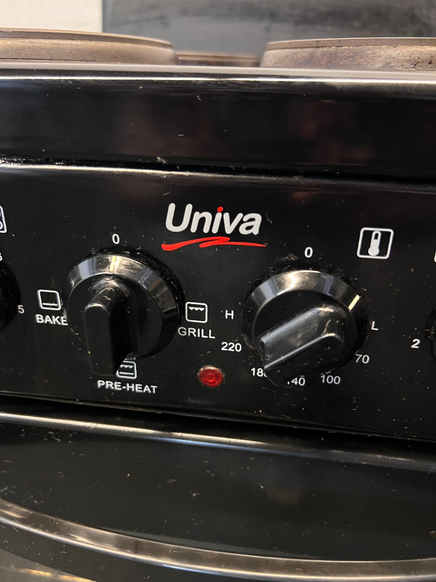 Black Univa 4-Plate Stove and Oven - Good Condition - 2ndhandwarehouse.com