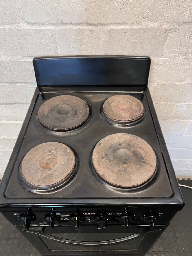 Black Univa 4-Plate Stove and Oven - Good Condition - 2ndhandwarehouse.com