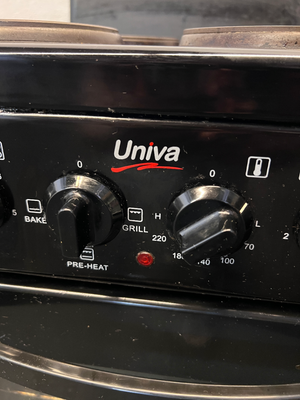Black Univa 4-Plate Stove and Oven - Good Condition - 2ndhandwarehouse.com