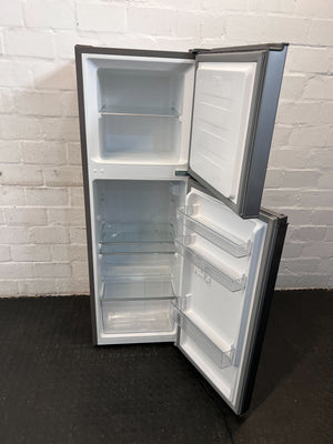 Stylish Hisense Grey Top Freezer Fridge – Excellent Condition! - 2ndhandwarehouse.com