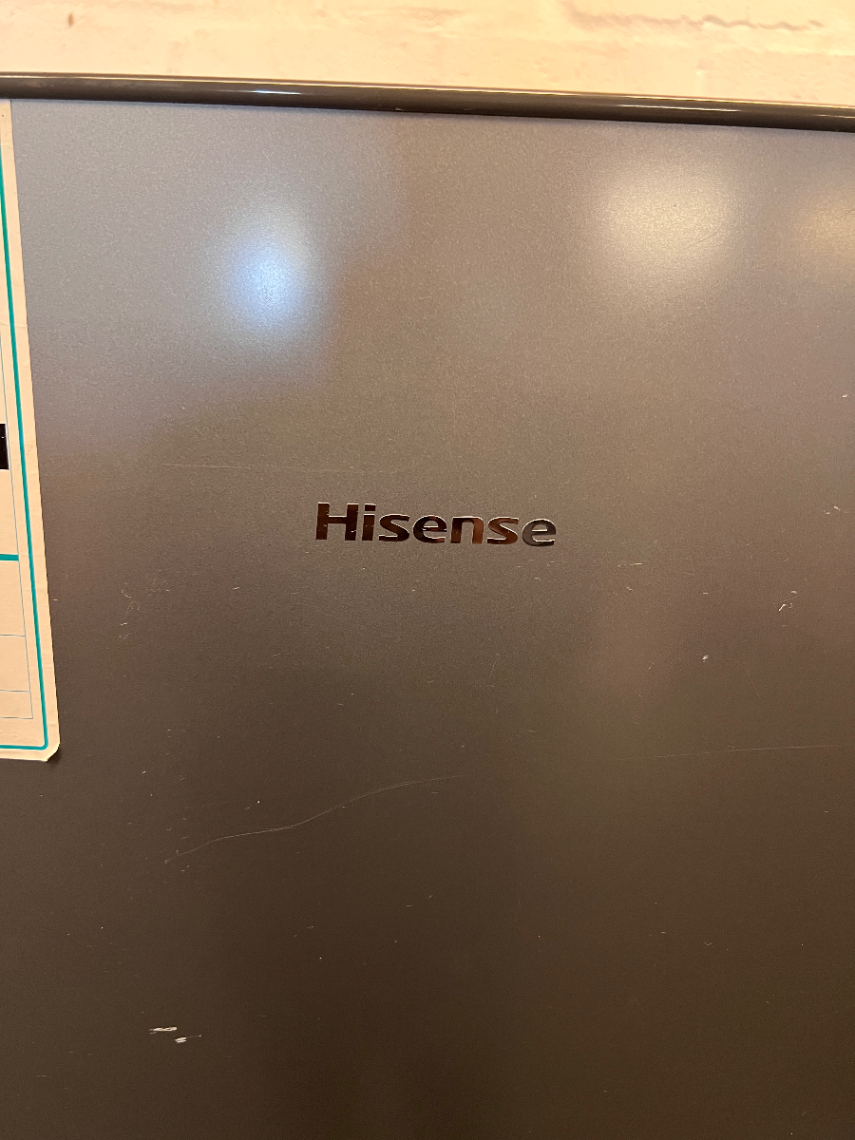 Hisense Silver Top-Freezer Fridge - Minor Scuffs & Stickers on Door - 2ndhandwarehouse.com