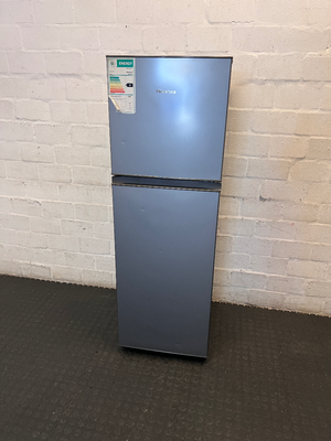 Hisense Silver Top-Freezer Fridge - Minor Scuffs & Stickers on Door - 2ndhandwarehouse.com