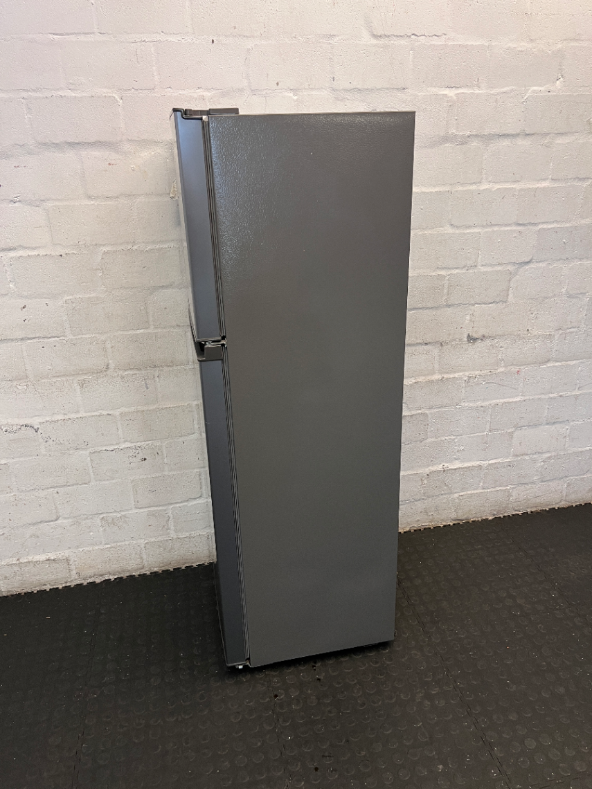 Hisense Silver Top-Freezer Fridge - Minor Scuffs & Stickers on Door - 2ndhandwarehouse.com