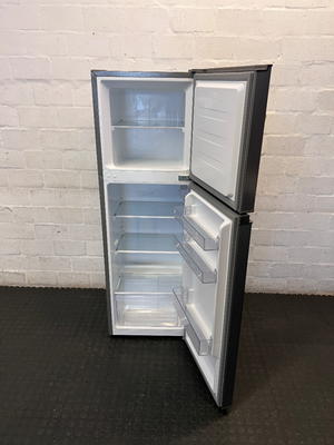 Hisense Silver Top-Freezer Fridge - Minor Scuffs & Stickers on Door - 2ndhandwarehouse.com