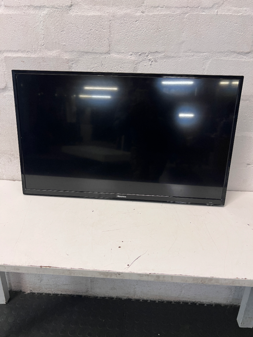 32-Inch Hisense TV — No Remote or Legs, Cannot Adjust Volume - 2ndhandwarehouse.com