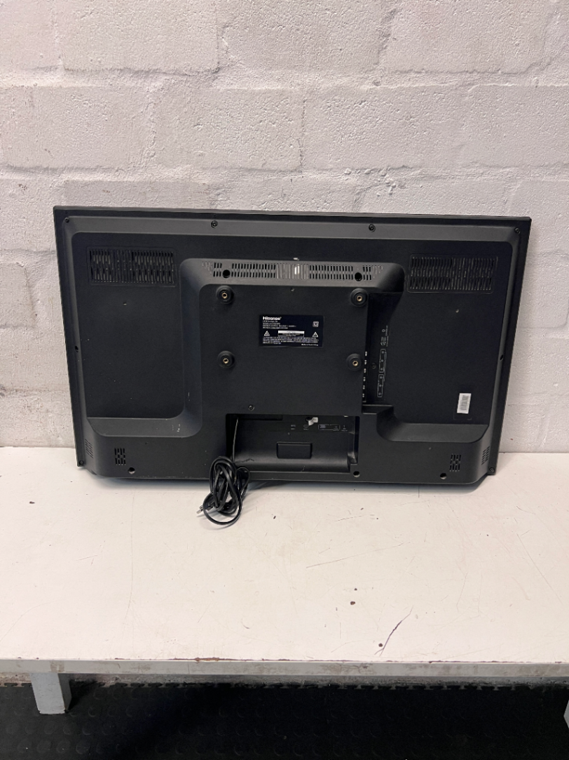 32-Inch Hisense TV — No Remote or Legs, Cannot Adjust Volume - 2ndhandwarehouse.com
