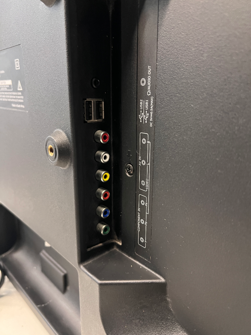 32-Inch Hisense TV — No Remote or Legs, Cannot Adjust Volume - 2ndhandwarehouse.com