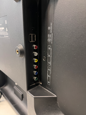 32-Inch Hisense TV — No Remote or Legs, Cannot Adjust Volume - 2ndhandwarehouse.com