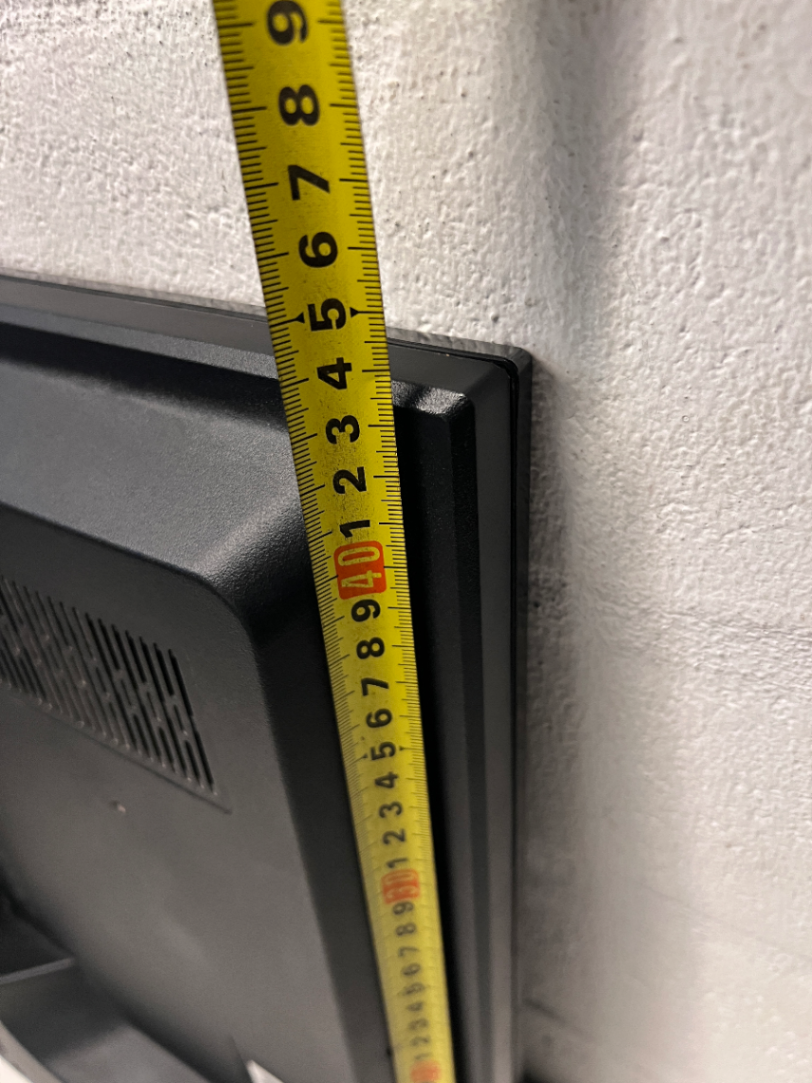 32-Inch Hisense TV — No Remote or Legs, Cannot Adjust Volume - 2ndhandwarehouse.com