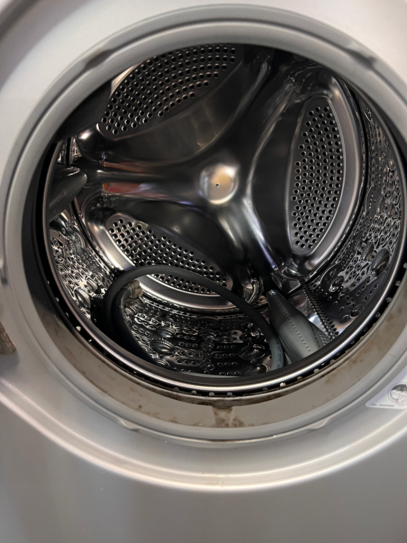LG 7kg Front Loader Washing Machine in Silver — Good Working Order with Minor Scratches - 2ndhandwarehouse.com
