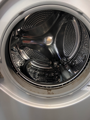 LG 7kg Front Loader Washing Machine in Silver — Good Working Order with Minor Scratches - 2ndhandwarehouse.com
