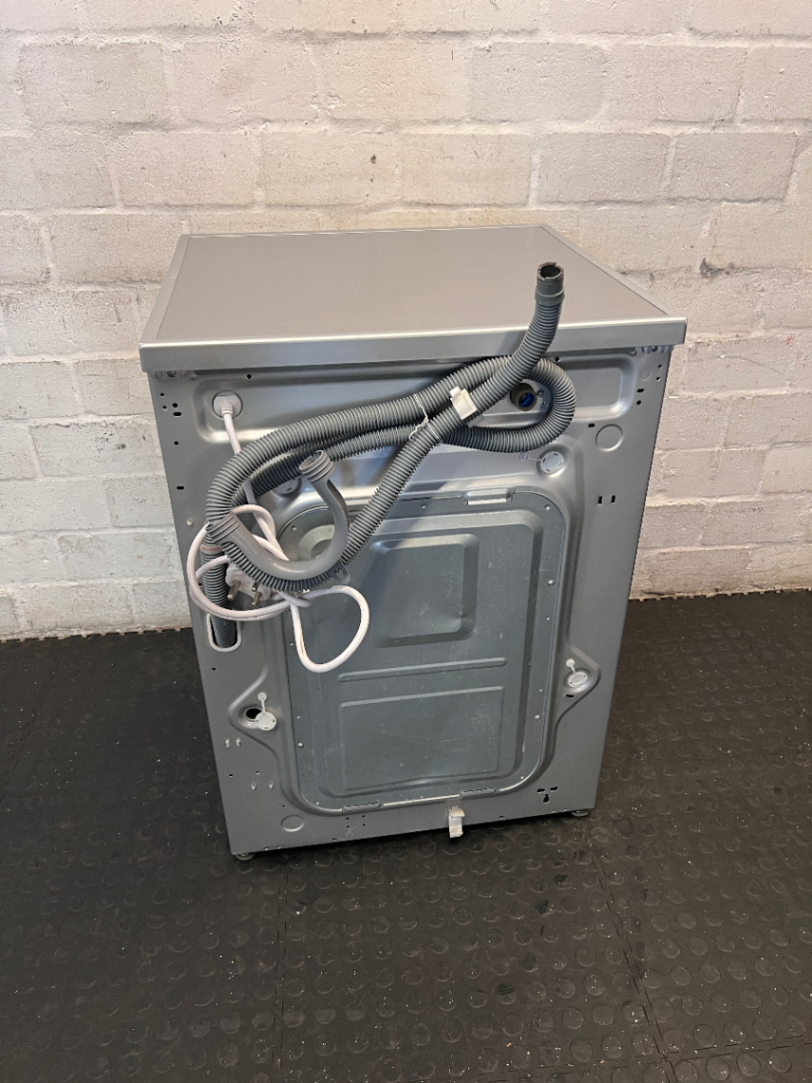 LG 7kg Front Loader Washing Machine in Silver — Good Working Order with Minor Scratches - 2ndhandwarehouse.com