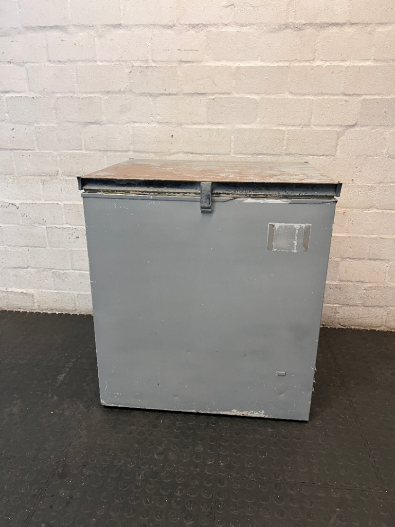 Grey Compact Chest Freezer — Working with Heavy Exterior W - 2ndhandwarehouse.com