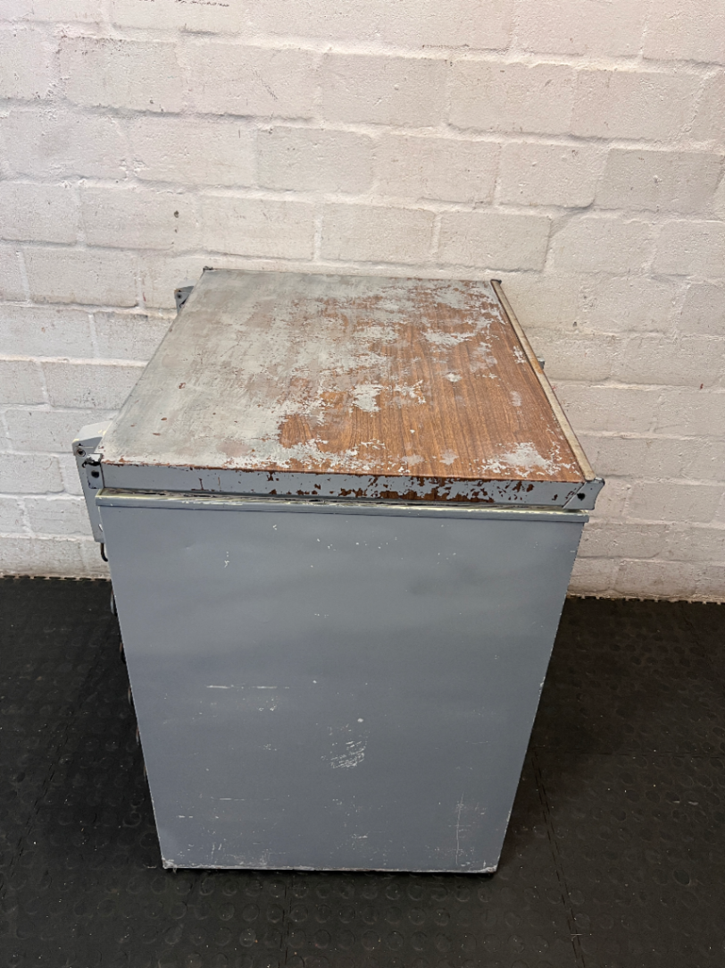Grey Compact Chest Freezer — Working with Heavy Exterior W - 2ndhandwarehouse.com