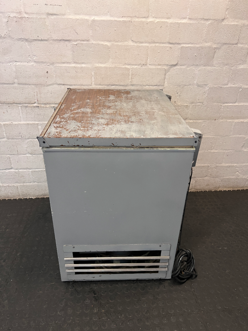 Grey Compact Chest Freezer — Working with Heavy Exterior W - 2ndhandwarehouse.com