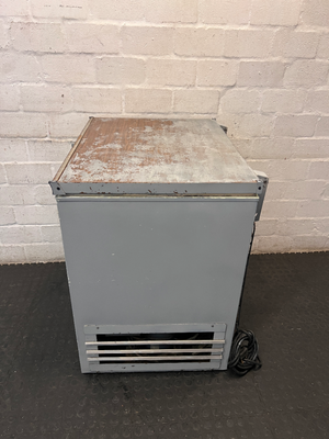 Grey Compact Chest Freezer — Working with Heavy Exterior W - 2ndhandwarehouse.com