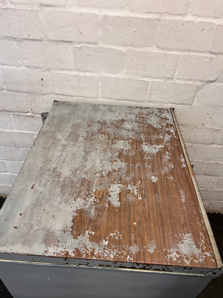 Grey Compact Chest Freezer — Working with Heavy Exterior W - 2ndhandwarehouse.com