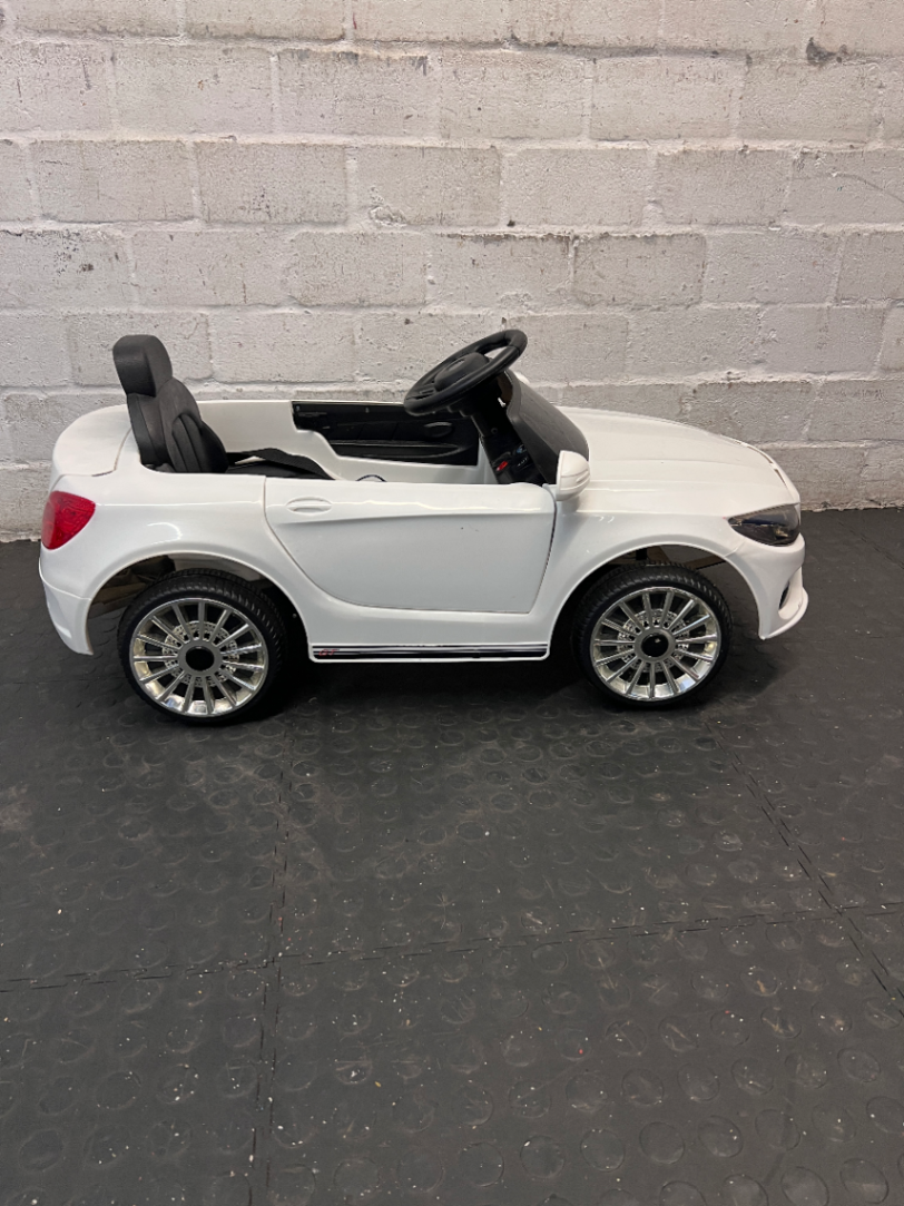 White Kiddies Electric Ride-On Car with Charger — Good Working Order - 2ndhandwarehouse.com