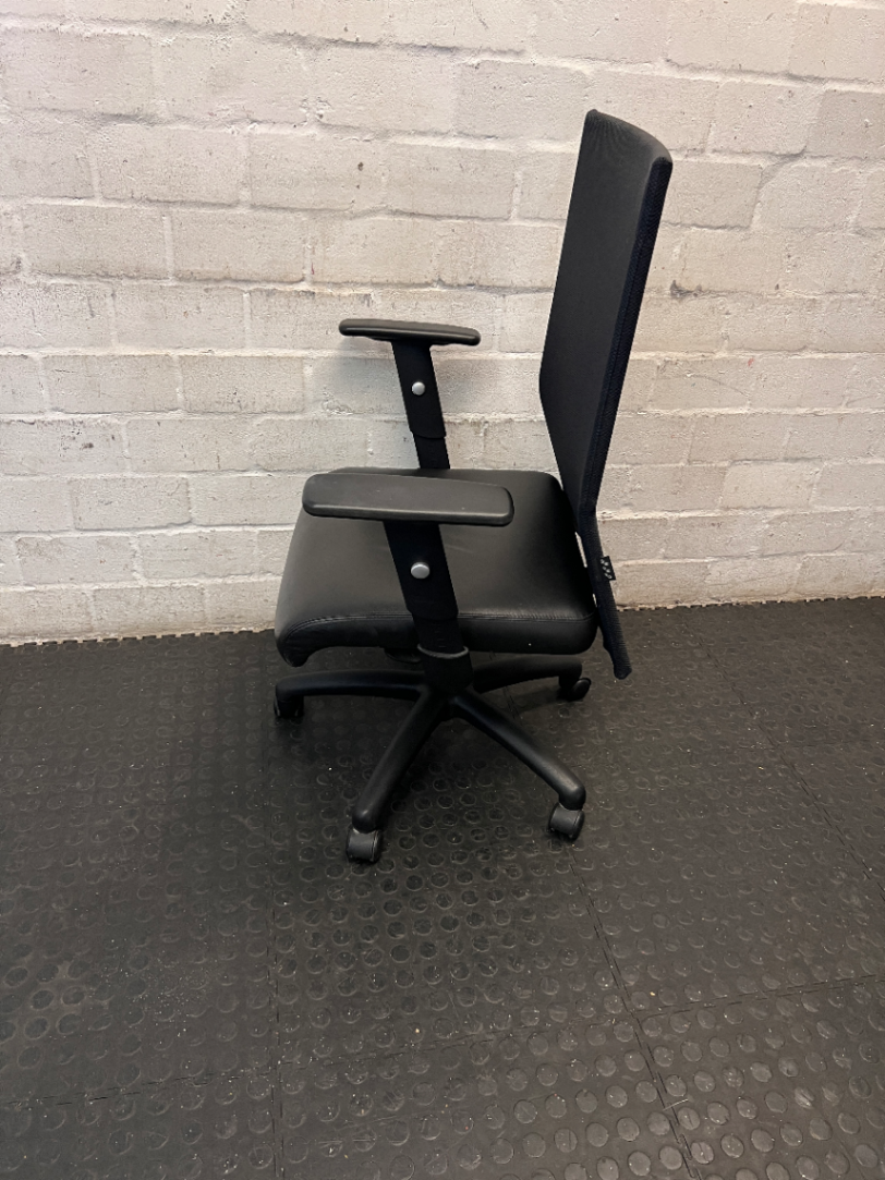 Black Mesh High-Back Swivel Office Chair — Fair Condition with Visible W - 2ndhandwarehouse.com