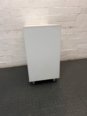 White 4-Compartment Storage Cube Unit on Legs