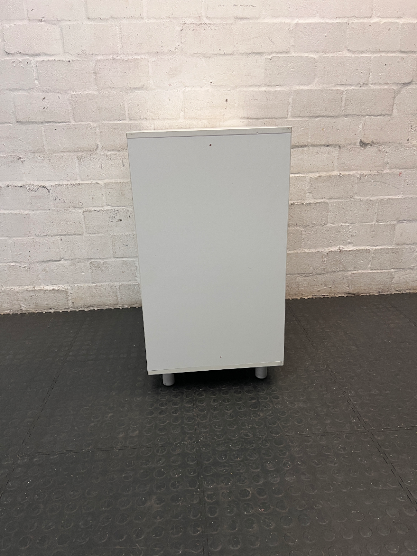 White 4-Compartment Storage Cube Unit on Legs