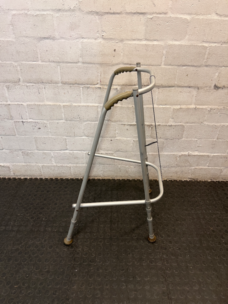 Adjustable Aluminium Mobility Walker