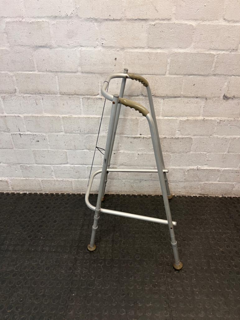 Adjustable Aluminium Mobility Walker
