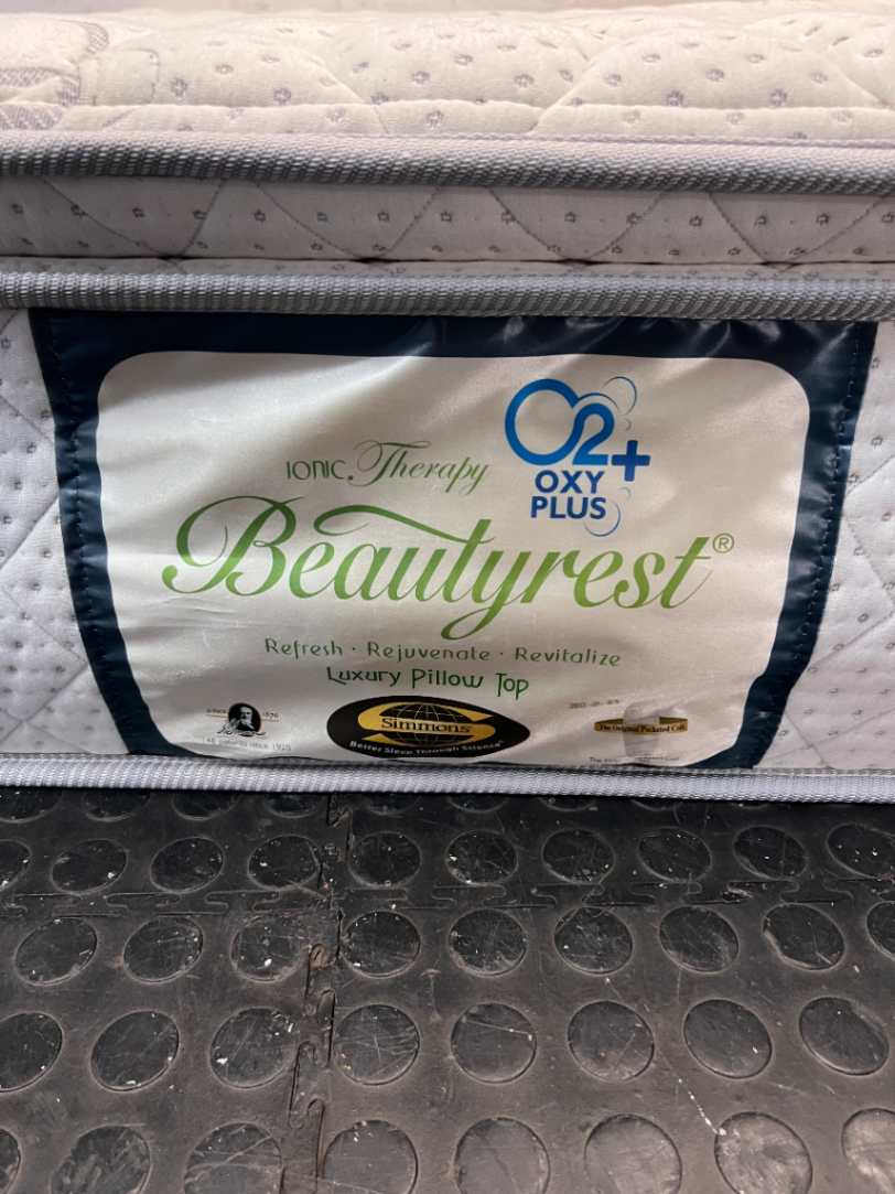 Beautyrest Double Mattress with Quilted Top — Very Good Condition