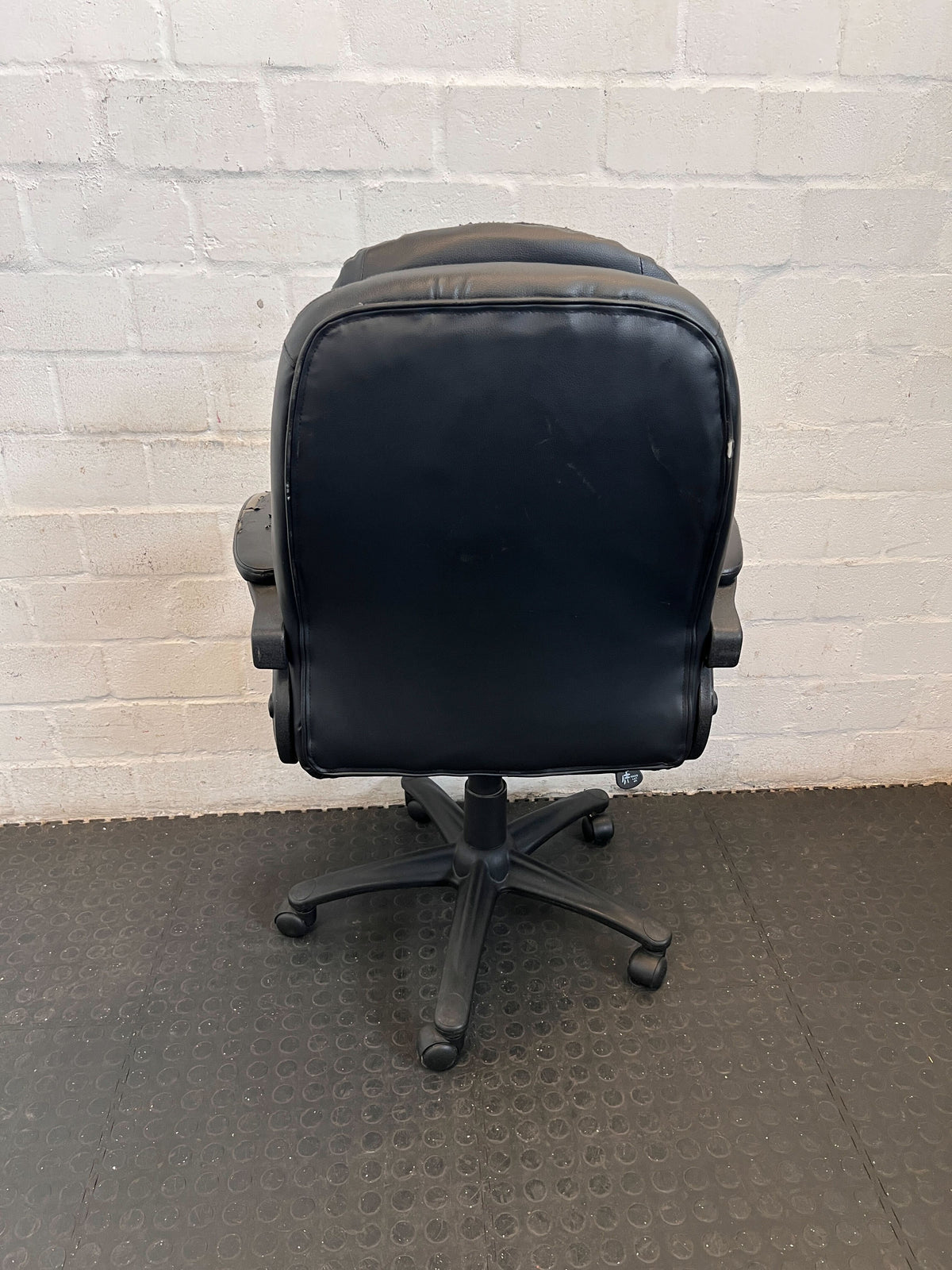 Black Executive Office Chair - Ready for a New Life! ✨