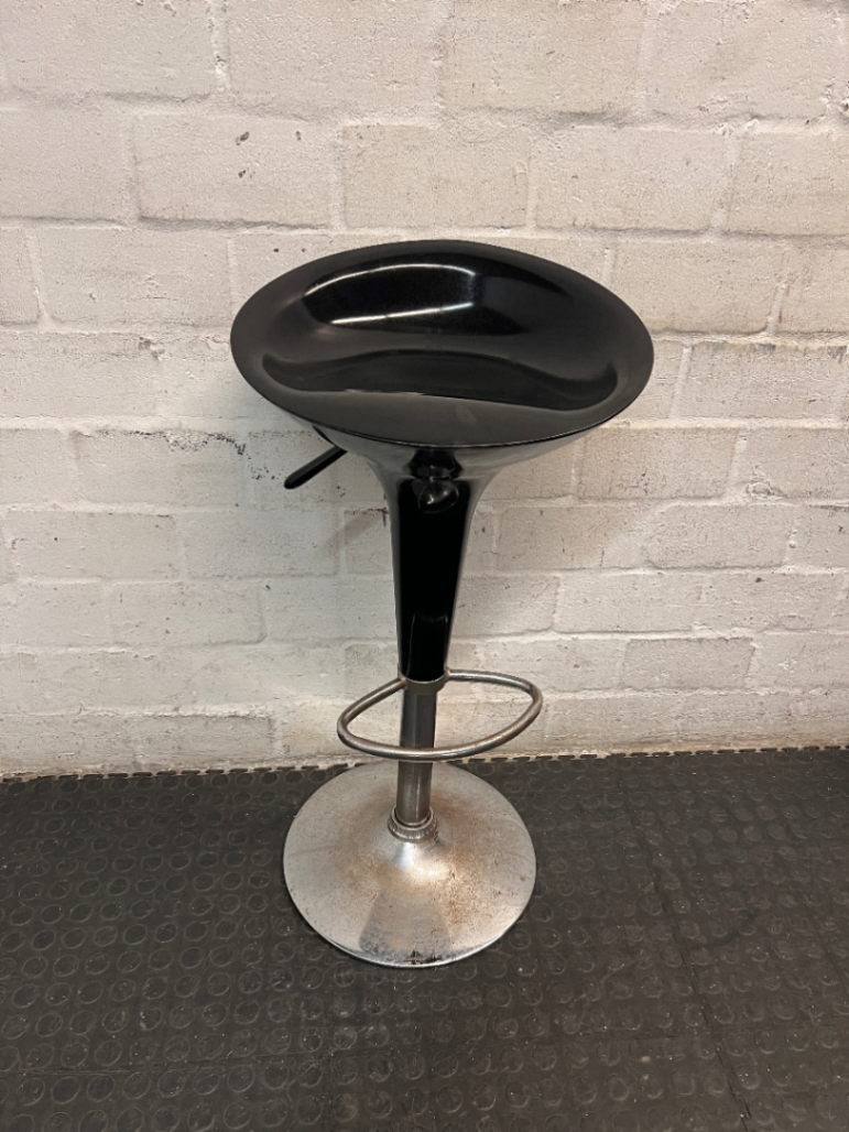 Black Gas-Lift Bar Stool with Chrome Base — Corrosion on Metal Legs and Bases