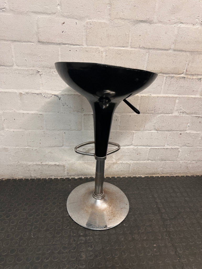 Black Gas-Lift Bar Stool with Chrome Base — Corrosion on Metal Legs and Bases