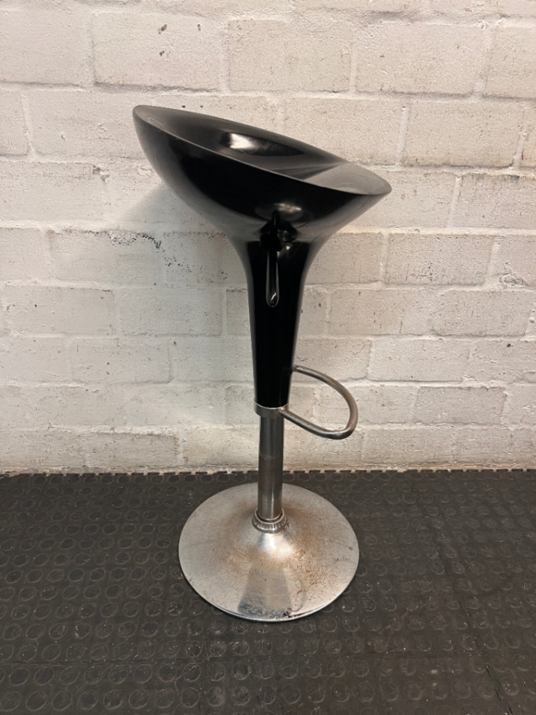 Black Gas-Lift Bar Stool with Chrome Base — Corrosion on Metal Legs and Bases