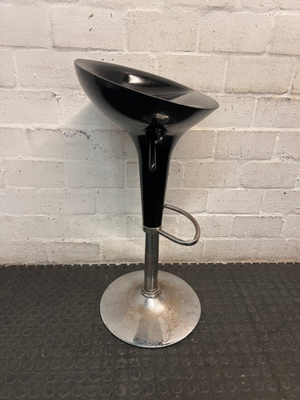 Black Gas-Lift Bar Stool with Chrome Base — Corrosion on Metal Legs and Bases