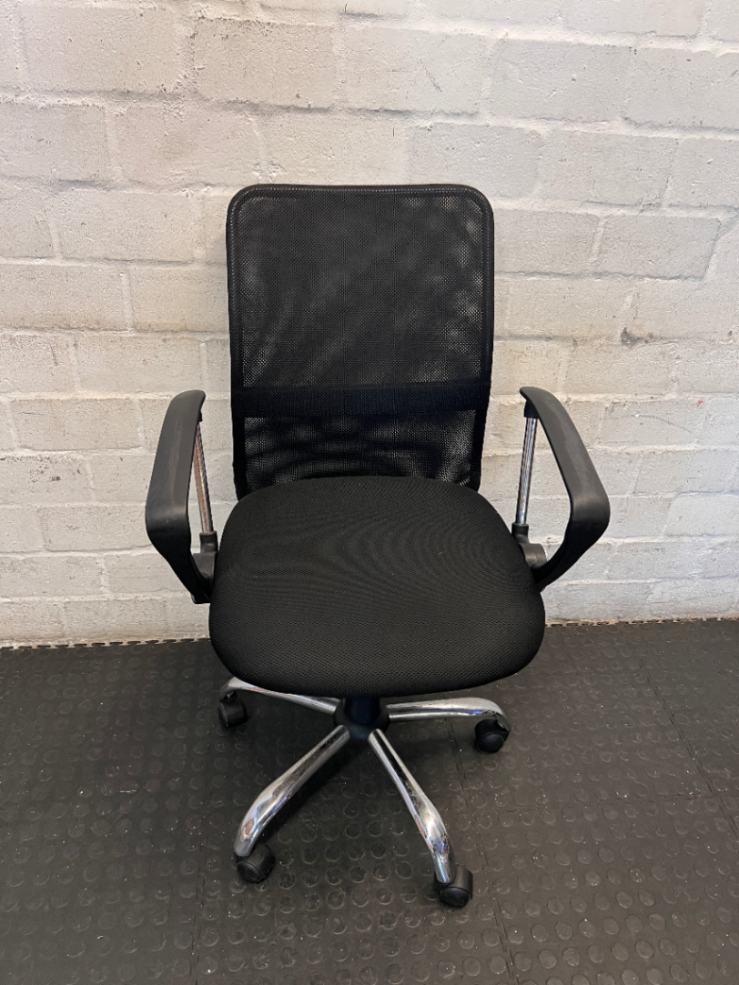 Black Mesh Office Chair - Light Marks on Backrest - 2ndhandwarehouse.com