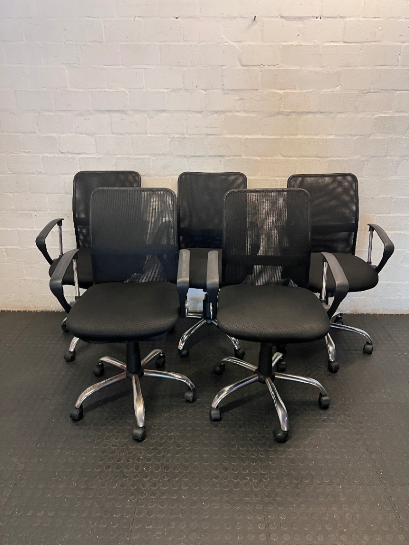 Black Mesh Office Chair - Light Marks on Backrest - 2ndhandwarehouse.com