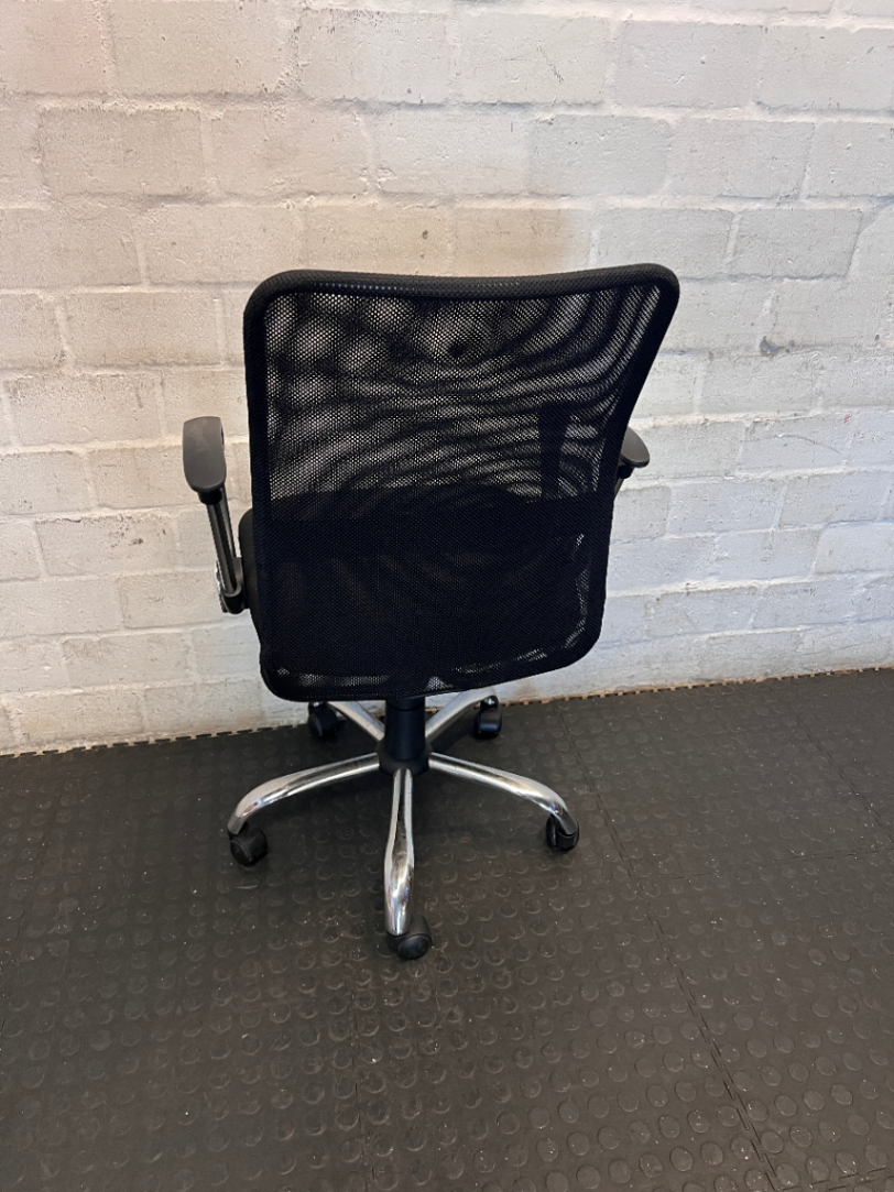 Black Mesh Office Chair - Light Marks on Backrest - 2ndhandwarehouse.com