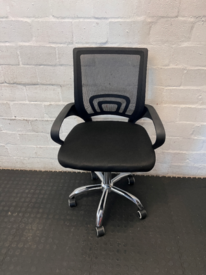 Black Mid Back Mesh Office Chair - Good Condition (As-Is) - 2ndhandwarehouse.com