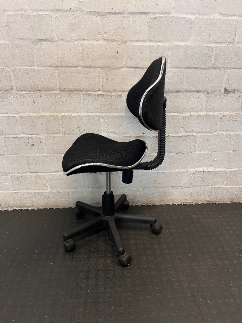 Black Swivel Office Chair - Well Used & Dusty - 2ndhandwarehouse.com