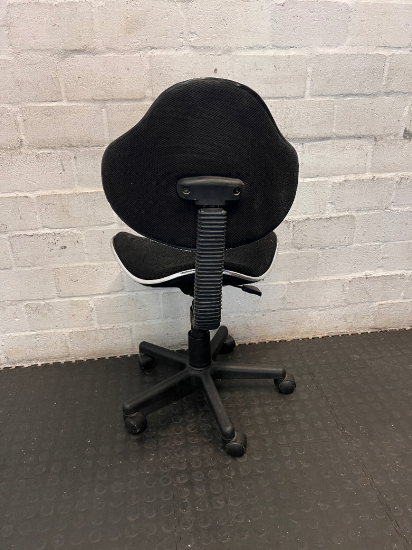 Black Swivel Office Chair - Well Used & Dusty - 2ndhandwarehouse.com